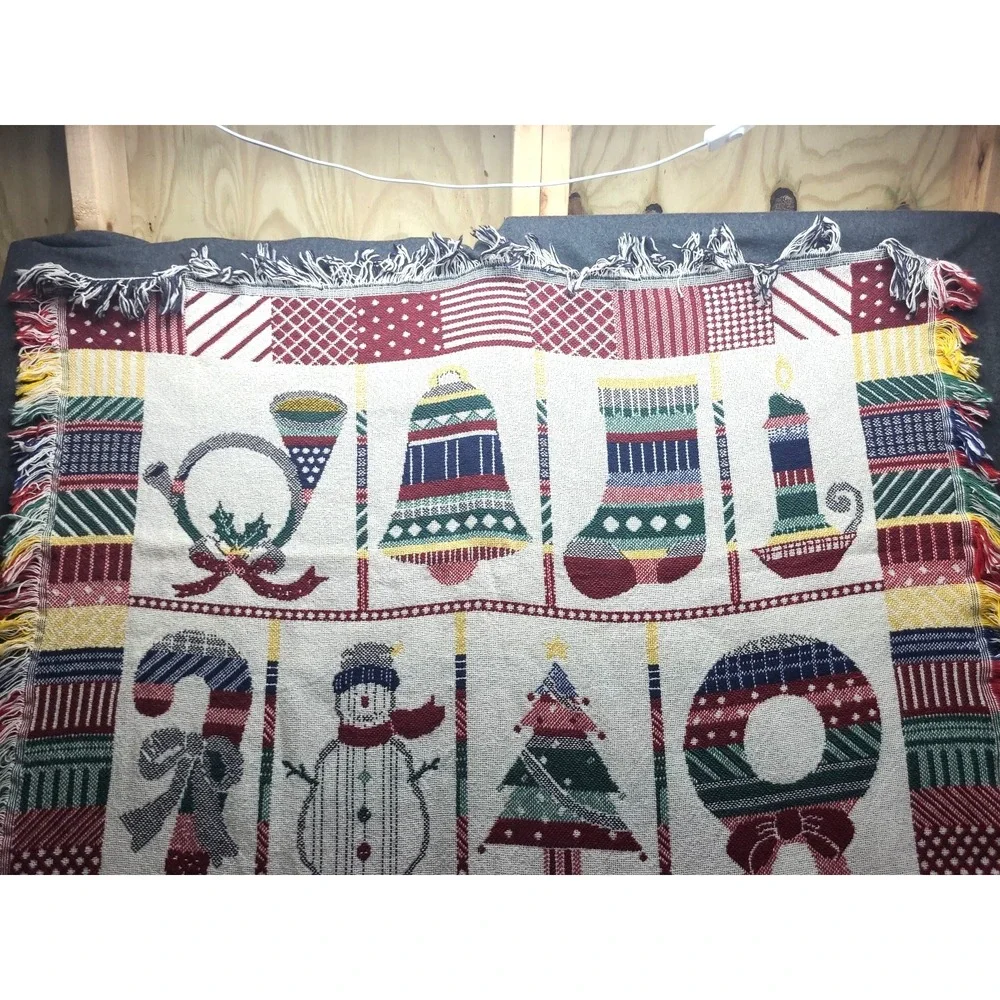 Crown Crafts Vintage Christmas Throw Wall Hanging Sofa Throw Cream 60x42‎